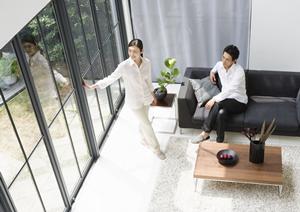 勝手口やベランダにはロール網戸がオススメ